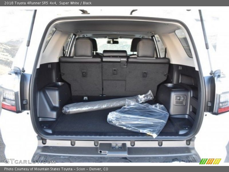 Super White / Black 2018 Toyota 4Runner SR5 4x4