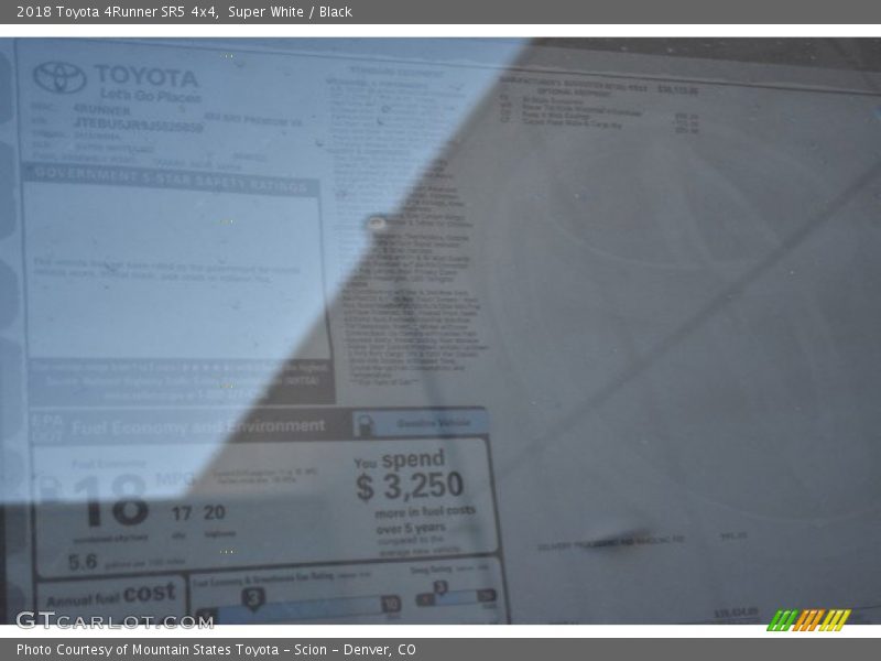 Super White / Black 2018 Toyota 4Runner SR5 4x4