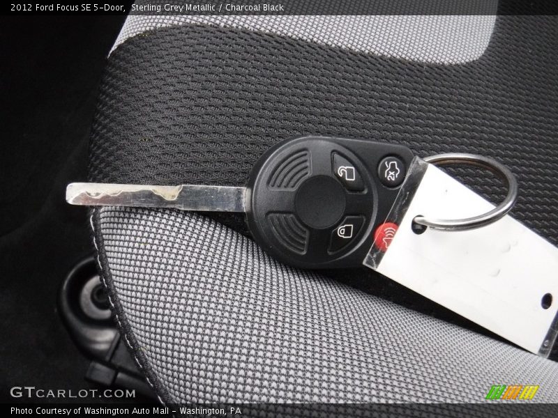 Sterling Grey Metallic / Charcoal Black 2012 Ford Focus SE 5-Door