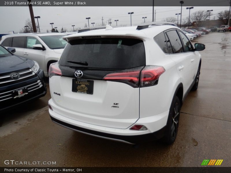 Super White / Black 2018 Toyota RAV4 SE AWD