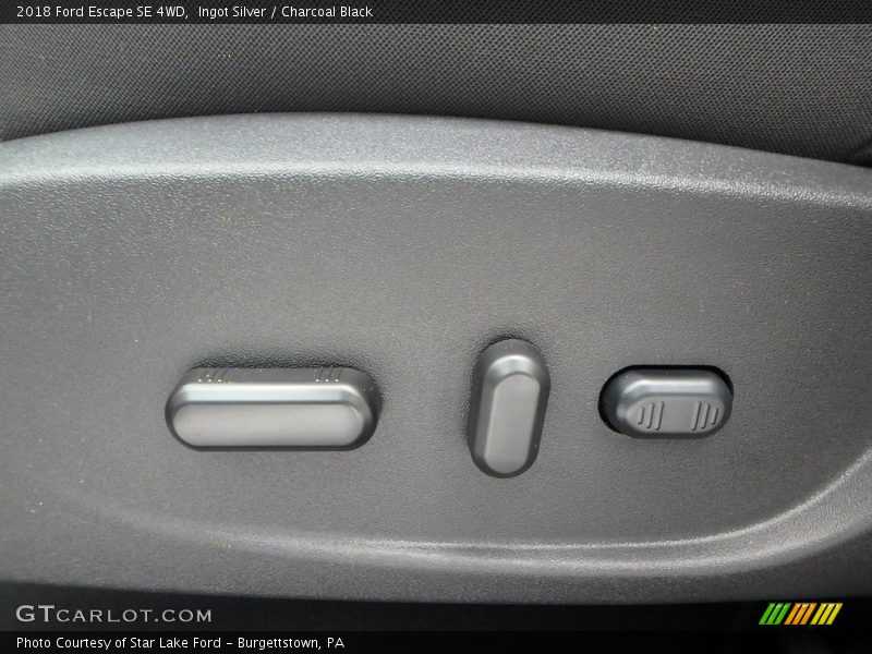 Ingot Silver / Charcoal Black 2018 Ford Escape SE 4WD