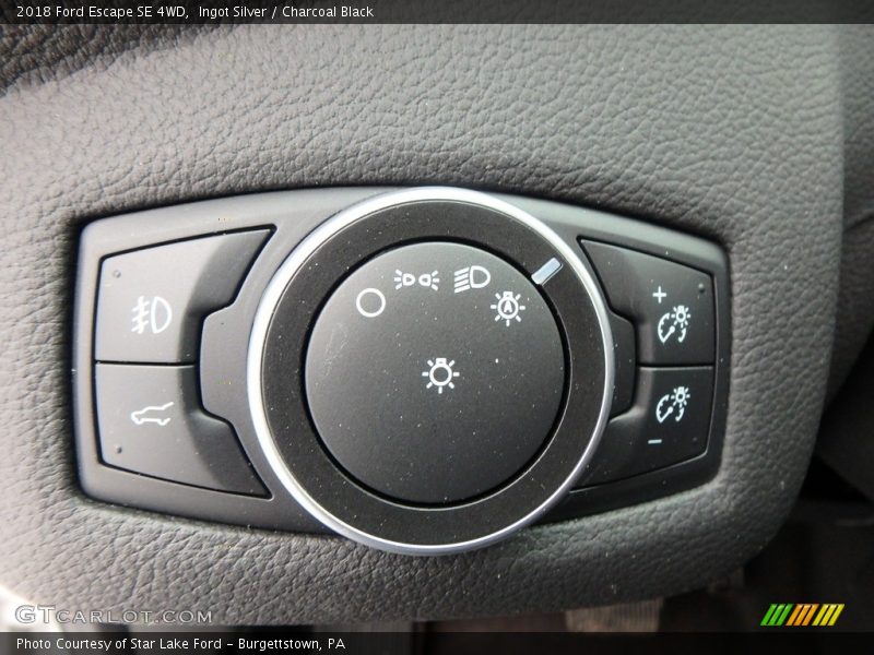 Ingot Silver / Charcoal Black 2018 Ford Escape SE 4WD