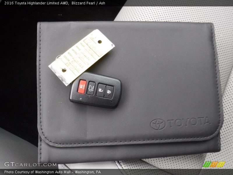 Blizzard Pearl / Ash 2016 Toyota Highlander Limited AWD