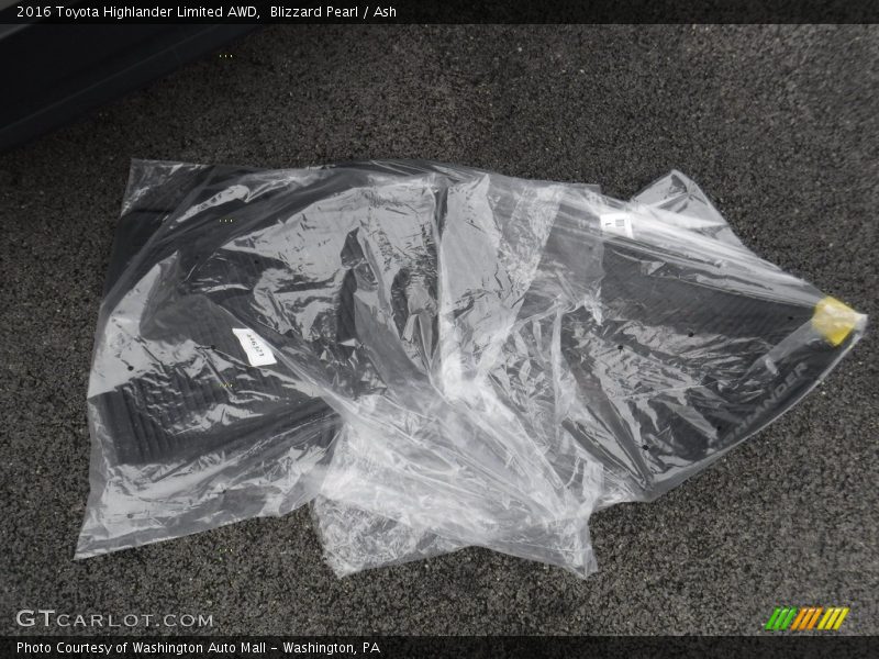 Blizzard Pearl / Ash 2016 Toyota Highlander Limited AWD