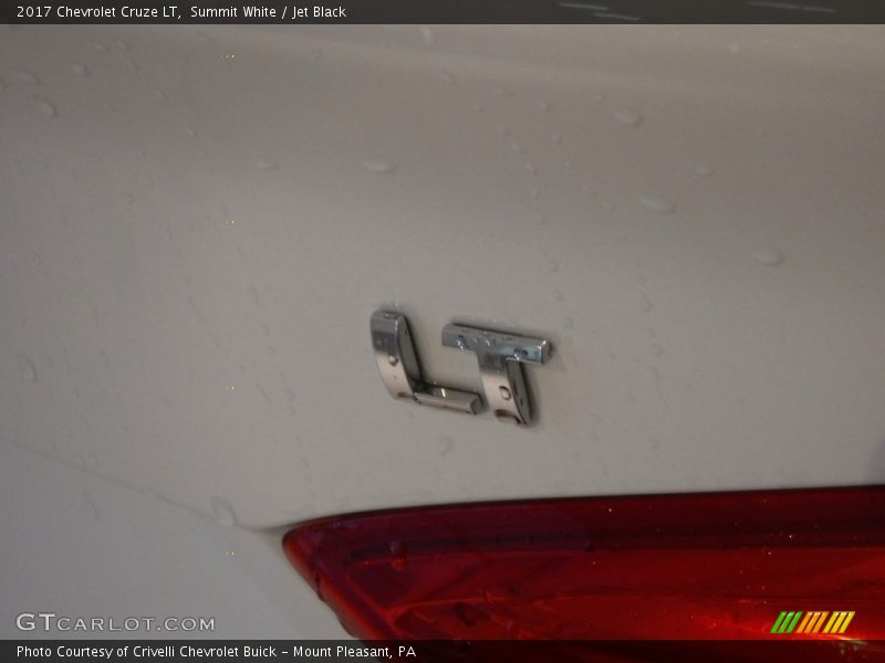 Summit White / Jet Black 2017 Chevrolet Cruze LT