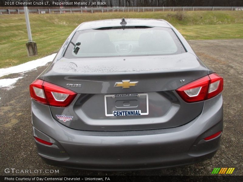 Pepperdust Metallic / Jet Black 2018 Chevrolet Cruze LT