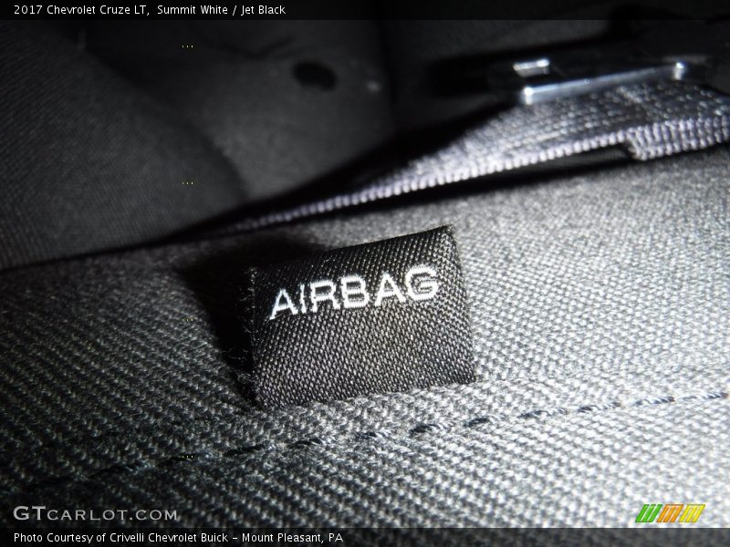 Summit White / Jet Black 2017 Chevrolet Cruze LT