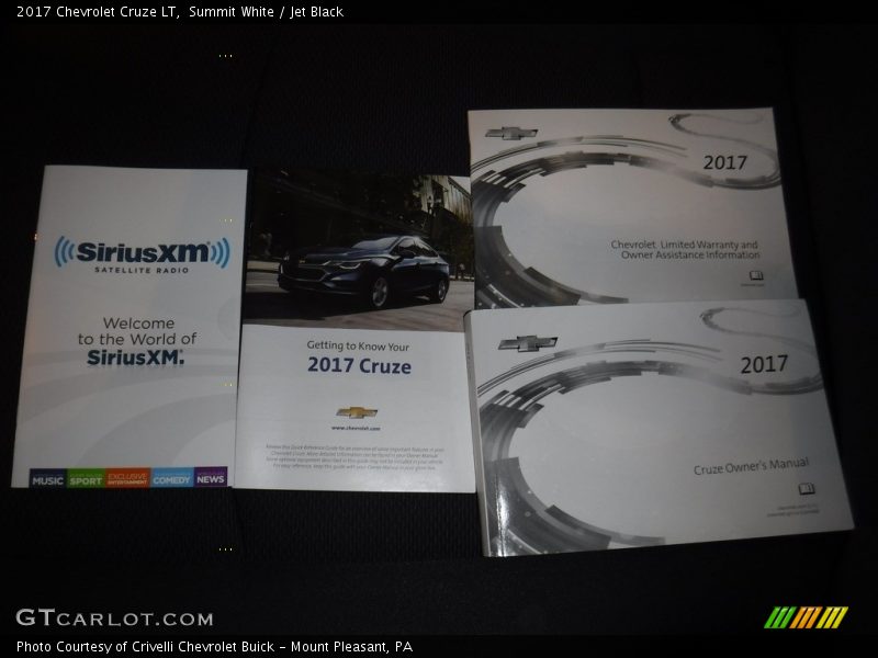 Summit White / Jet Black 2017 Chevrolet Cruze LT