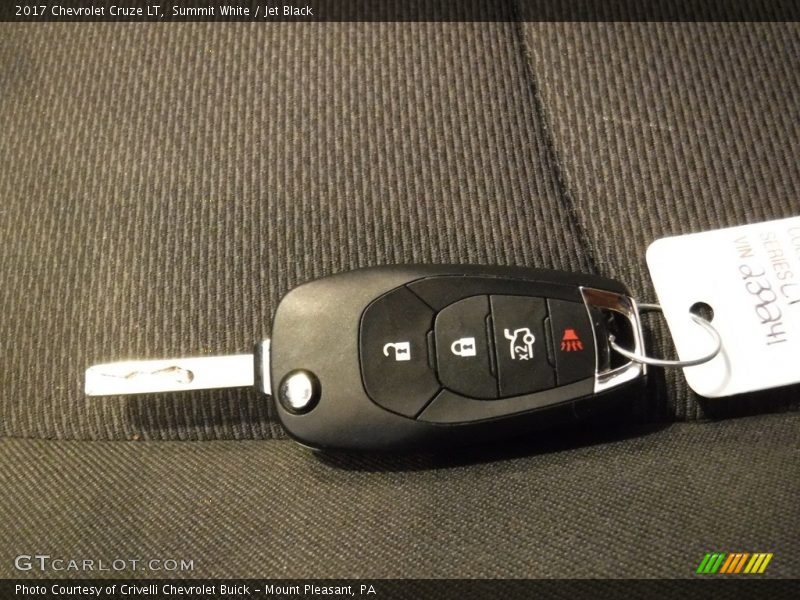 Summit White / Jet Black 2017 Chevrolet Cruze LT