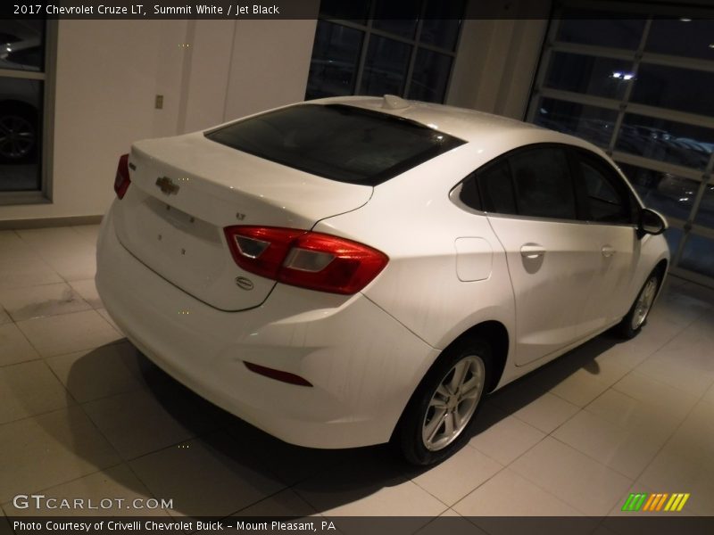 Summit White / Jet Black 2017 Chevrolet Cruze LT