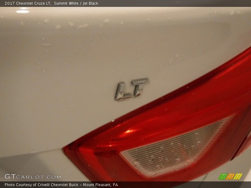 Summit White / Jet Black 2017 Chevrolet Cruze LT