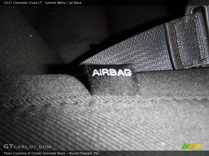 Summit White / Jet Black 2017 Chevrolet Cruze LT