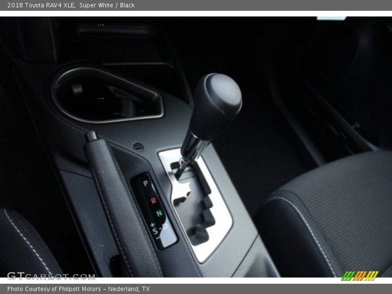 Super White / Black 2018 Toyota RAV4 XLE