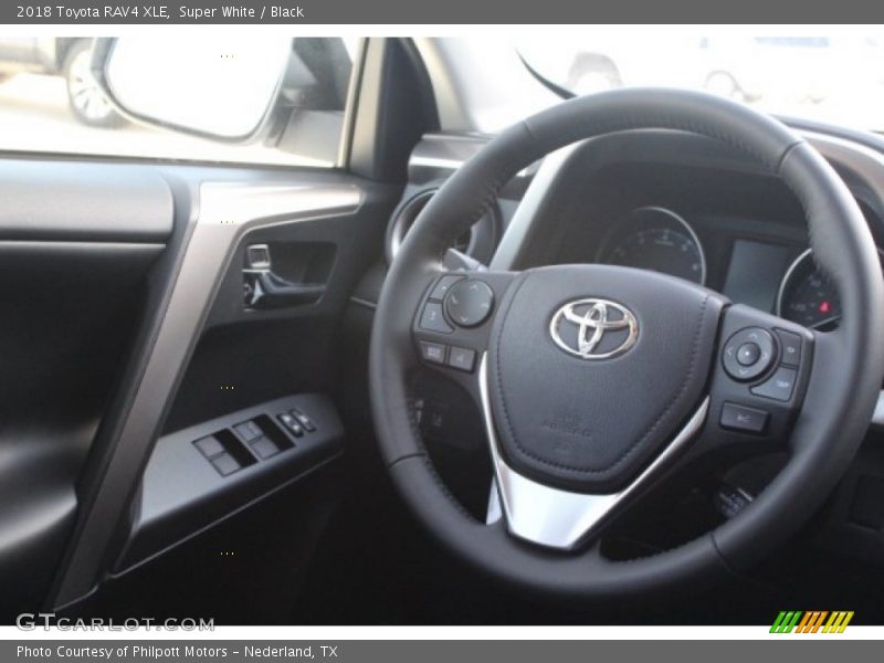 Super White / Black 2018 Toyota RAV4 XLE