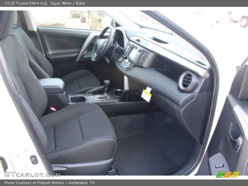 Super White / Black 2018 Toyota RAV4 XLE