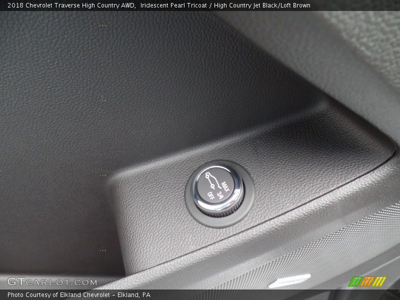 Iridescent Pearl Tricoat / High Country Jet Black/Loft Brown 2018 Chevrolet Traverse High Country AWD