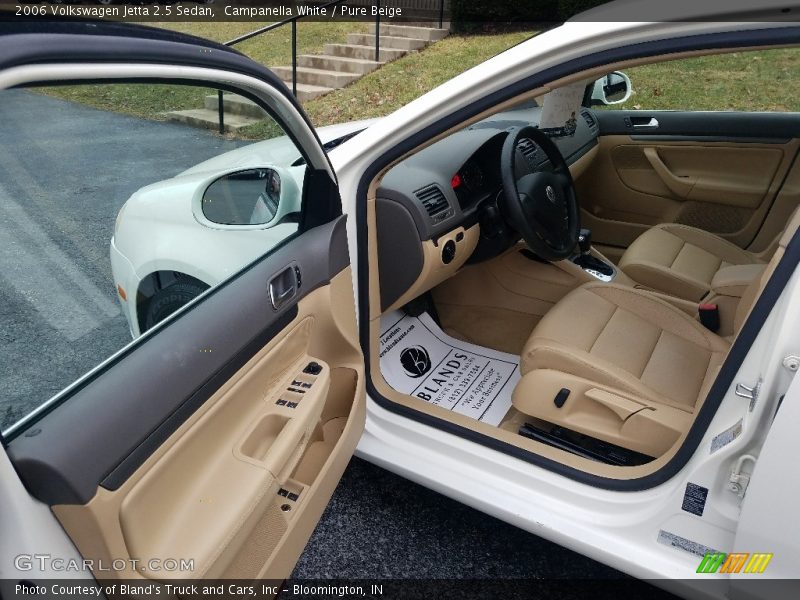 Campanella White / Pure Beige 2006 Volkswagen Jetta 2.5 Sedan