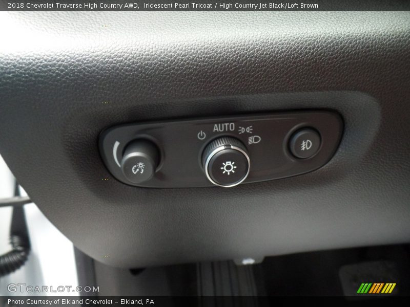 Iridescent Pearl Tricoat / High Country Jet Black/Loft Brown 2018 Chevrolet Traverse High Country AWD
