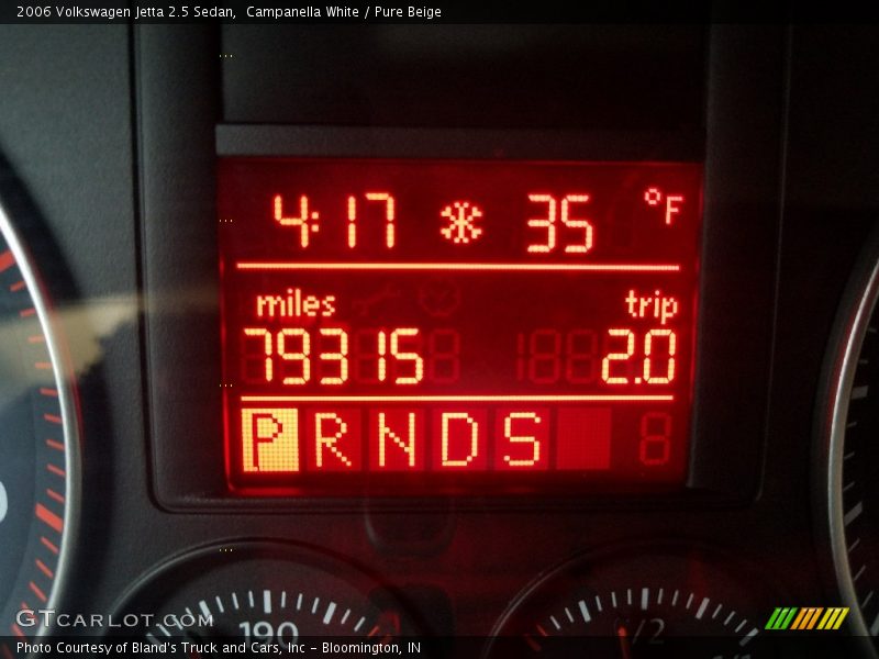 Campanella White / Pure Beige 2006 Volkswagen Jetta 2.5 Sedan