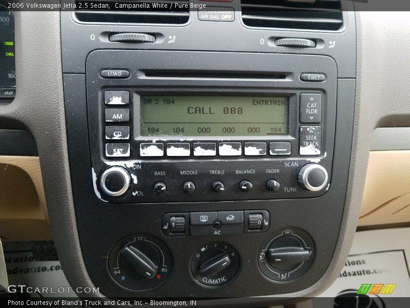 Campanella White / Pure Beige 2006 Volkswagen Jetta 2.5 Sedan