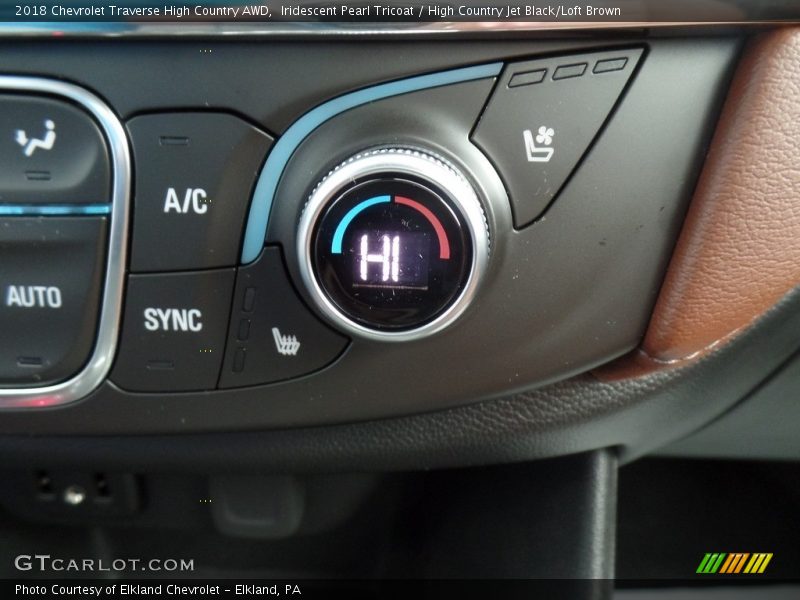 Iridescent Pearl Tricoat / High Country Jet Black/Loft Brown 2018 Chevrolet Traverse High Country AWD