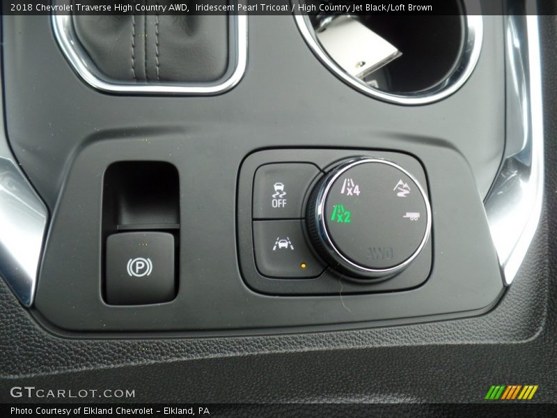 Iridescent Pearl Tricoat / High Country Jet Black/Loft Brown 2018 Chevrolet Traverse High Country AWD