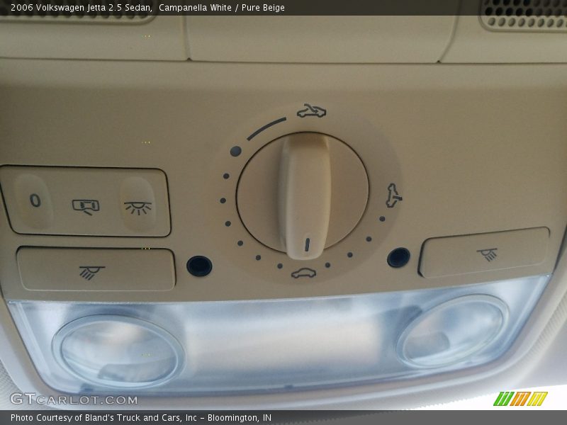 Campanella White / Pure Beige 2006 Volkswagen Jetta 2.5 Sedan