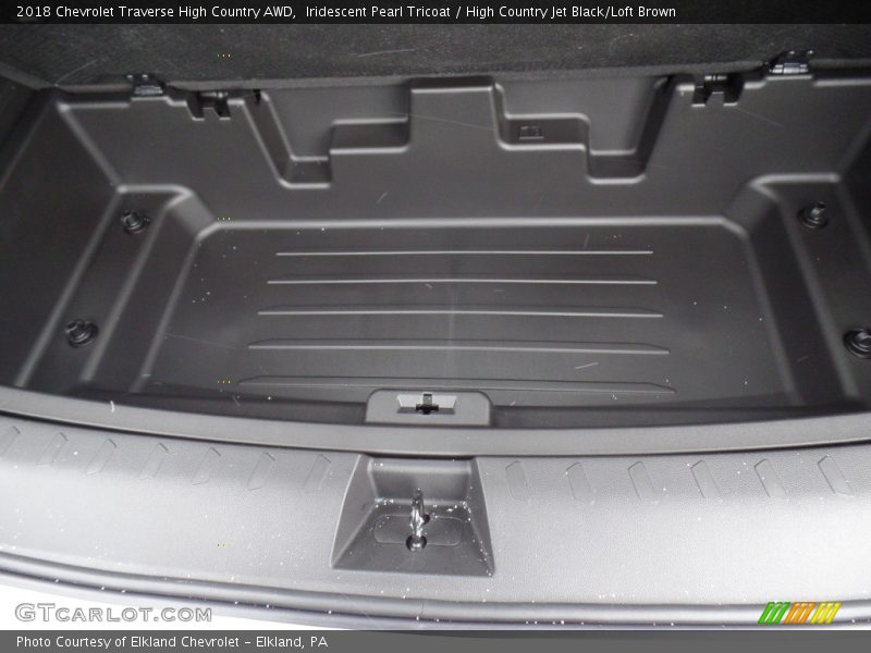 Iridescent Pearl Tricoat / High Country Jet Black/Loft Brown 2018 Chevrolet Traverse High Country AWD