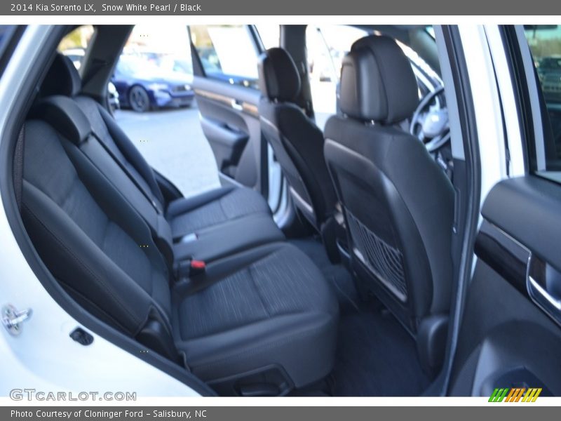 Snow White Pearl / Black 2014 Kia Sorento LX