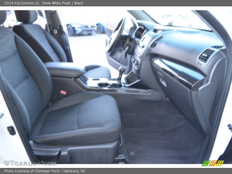 Snow White Pearl / Black 2014 Kia Sorento LX