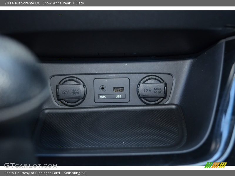 Snow White Pearl / Black 2014 Kia Sorento LX