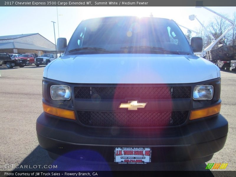 Summit White / Medium Pewter 2017 Chevrolet Express 3500 Cargo Extended WT
