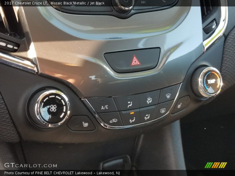 Mosaic Black Metallic / Jet Black 2017 Chevrolet Cruze LT