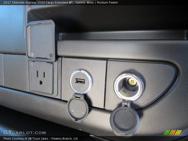 Summit White / Medium Pewter 2017 Chevrolet Express 3500 Cargo Extended WT