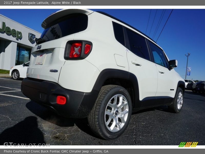 Alpine White / Black 2017 Jeep Renegade Latitude