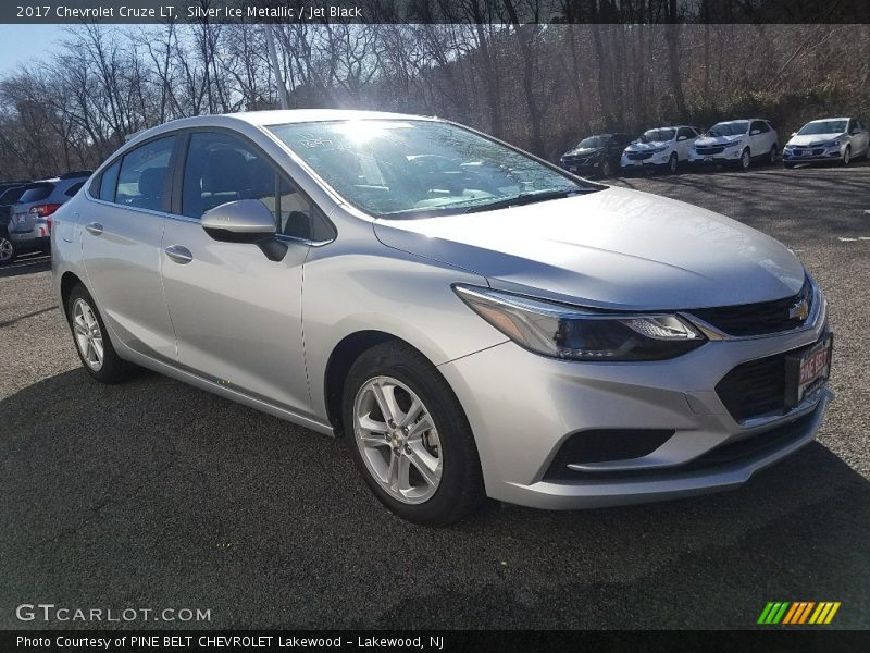 Silver Ice Metallic / Jet Black 2017 Chevrolet Cruze LT