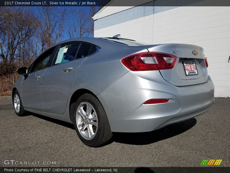 Silver Ice Metallic / Jet Black 2017 Chevrolet Cruze LT