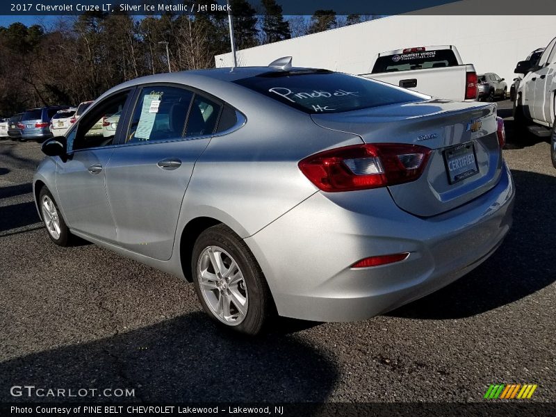Silver Ice Metallic / Jet Black 2017 Chevrolet Cruze LT