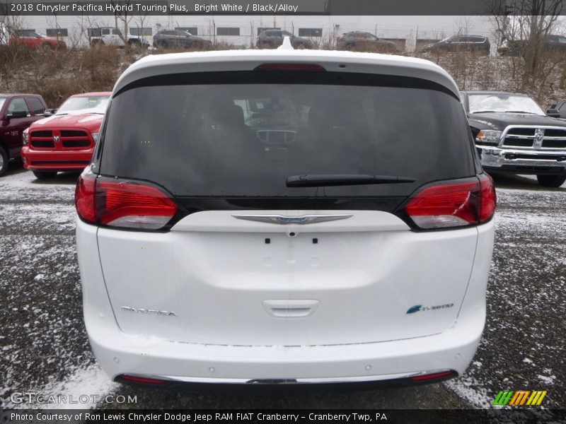 Bright White / Black/Alloy 2018 Chrysler Pacifica Hybrid Touring Plus