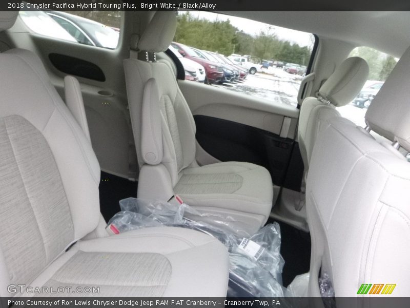Bright White / Black/Alloy 2018 Chrysler Pacifica Hybrid Touring Plus