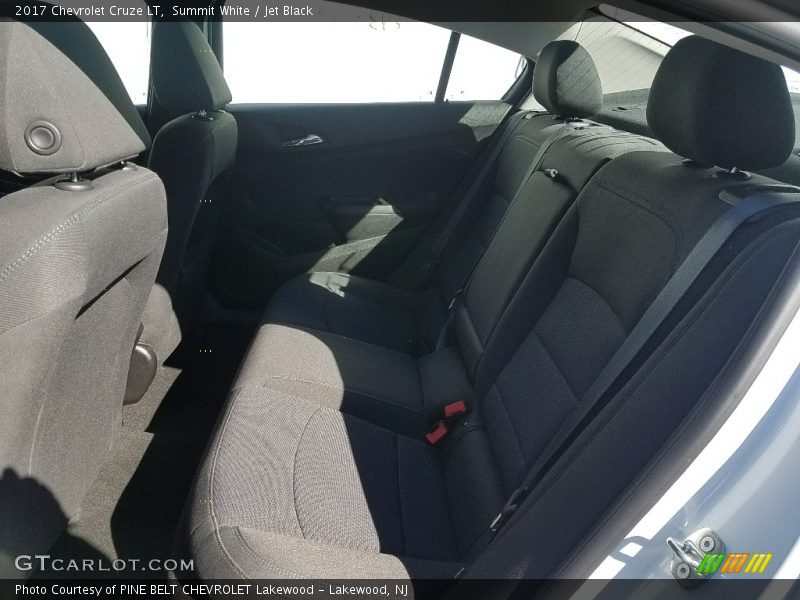 Summit White / Jet Black 2017 Chevrolet Cruze LT