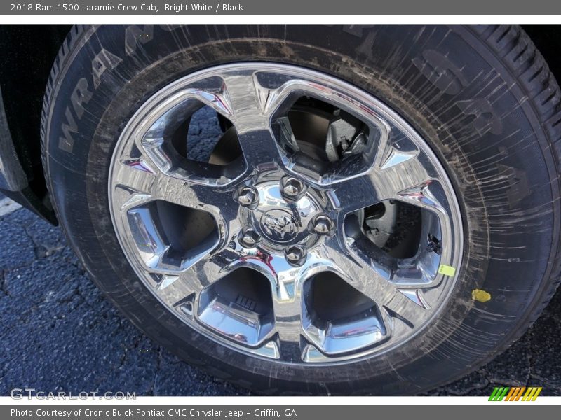 Bright White / Black 2018 Ram 1500 Laramie Crew Cab