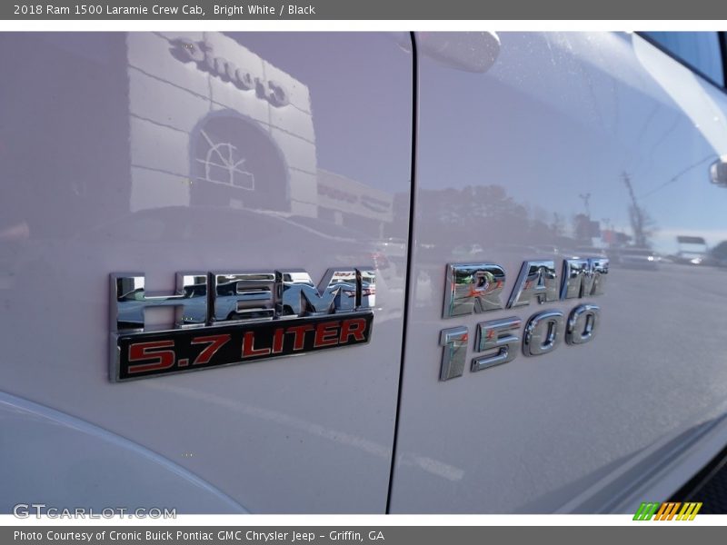 Bright White / Black 2018 Ram 1500 Laramie Crew Cab