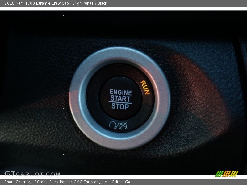 Bright White / Black 2018 Ram 1500 Laramie Crew Cab