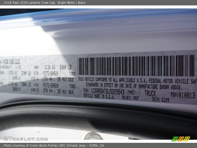 Bright White / Black 2018 Ram 1500 Laramie Crew Cab