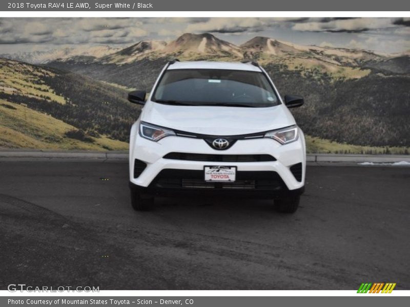 Super White / Black 2018 Toyota RAV4 LE AWD