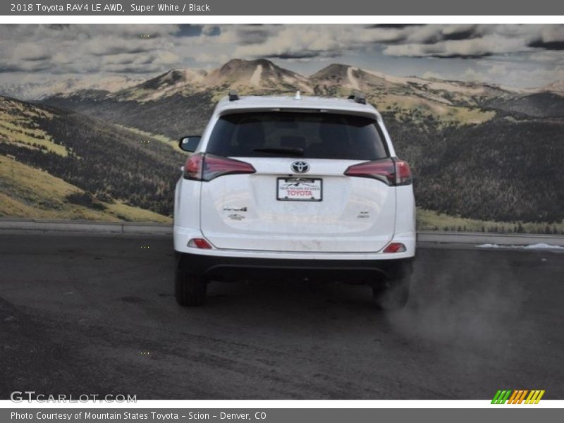 Super White / Black 2018 Toyota RAV4 LE AWD
