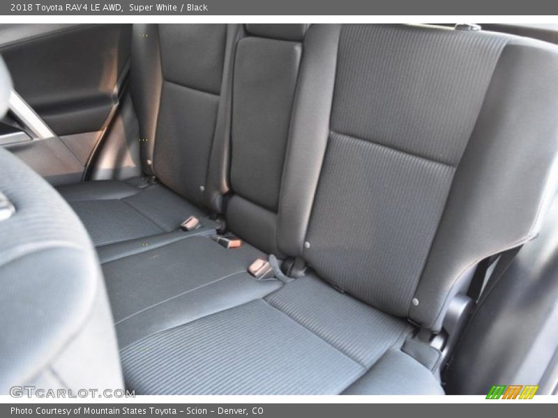 Super White / Black 2018 Toyota RAV4 LE AWD