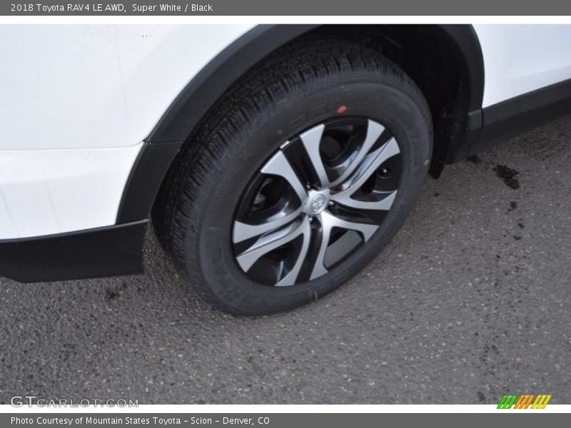 Super White / Black 2018 Toyota RAV4 LE AWD