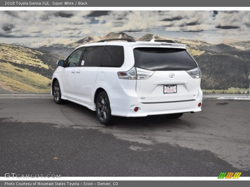 Super White / Black 2018 Toyota Sienna XLE